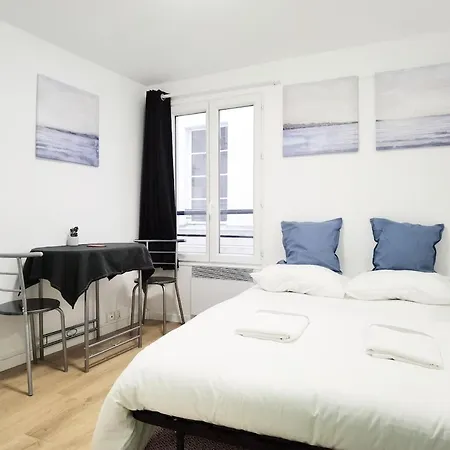 Near Metro & Marais & De & Seine Apartment