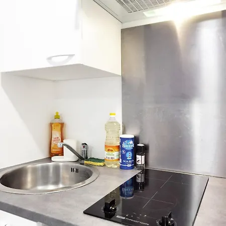 Near Metro & Marais & De & Seine Apartment