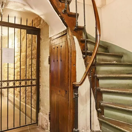 Apartment Near Metro & Marais & De & Seine